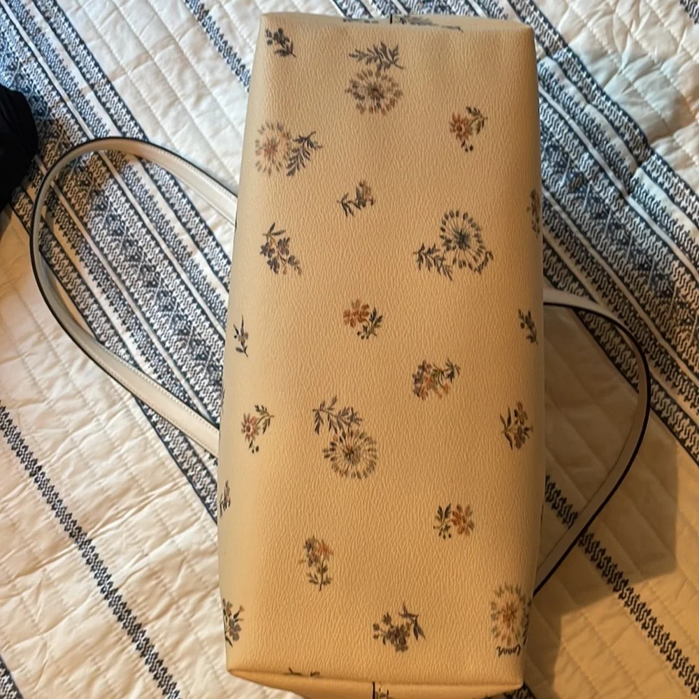 Brand new Coach tote - Picture 3 of 6